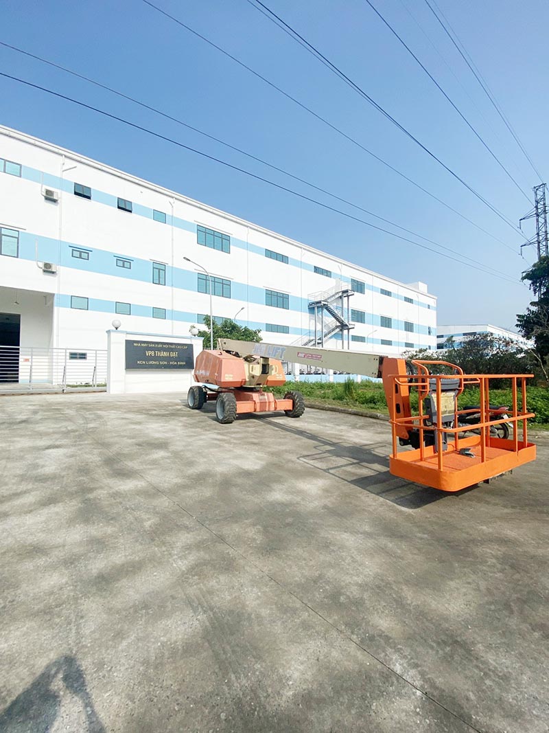 xe nâng người boomlift 26m làm việc JLG 800AJ