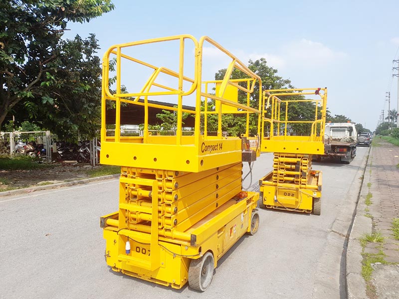 xe nâng người cắt kéo 14m làm việc Haulotte Compact 14