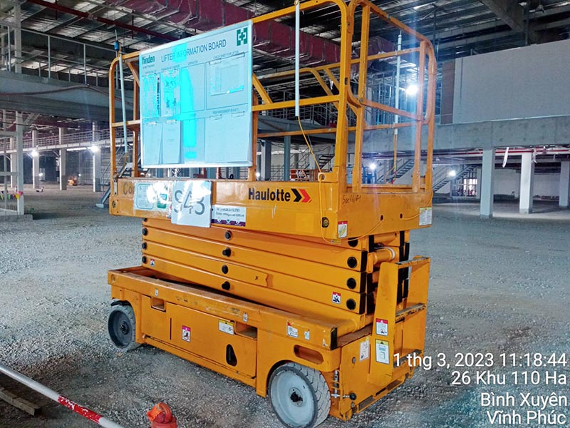 xe nâng người dạng cắt kéo hãng Haulotte của Pháp