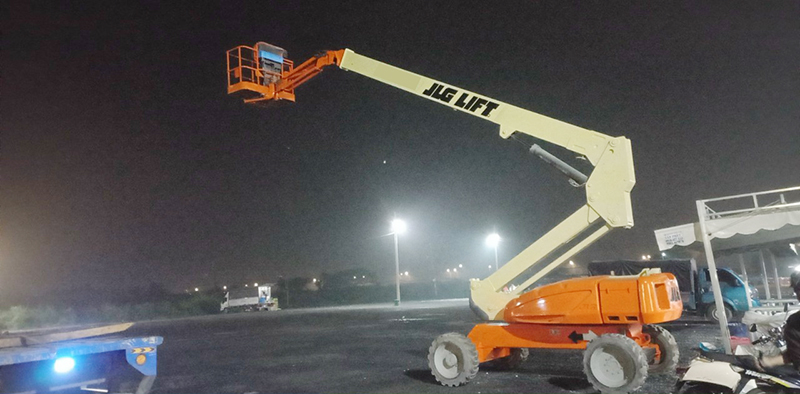 xe nâng người boomlift JLG
