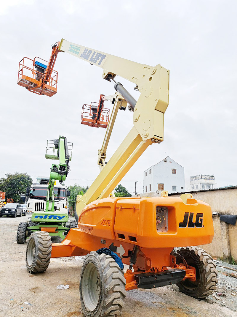xe nâng người boomlift hãng JLG