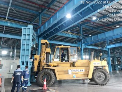 Xe nâng hàng 28 tấn Komatsu FD280