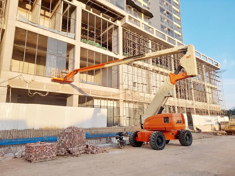 xe nâng người boomlift 20 mét làm việc