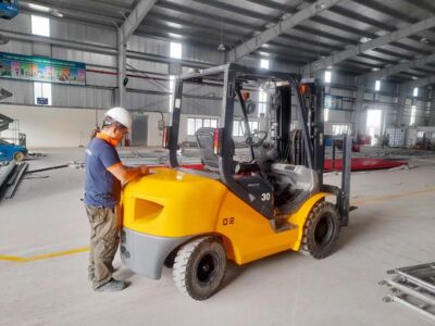 Xe nâng hàng 3 tấn Komatsu FD30
