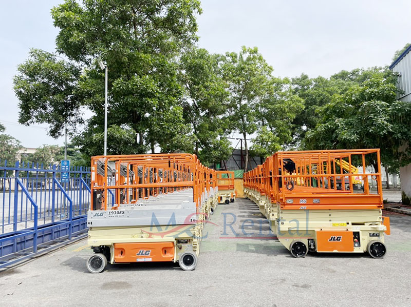 xe nâng người cắt kéo 8m làm việc JLG 1930ES