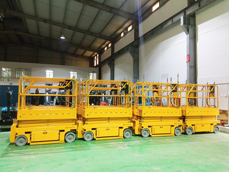xe nâng người cắt kéo Haulotte