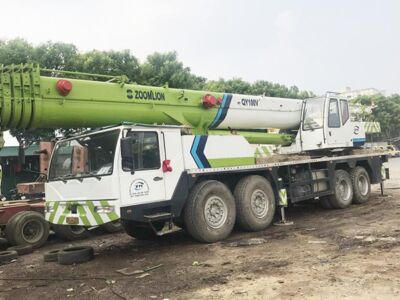 Xe cẩu bánh lốp 100 tấn Zoomlion QY100V