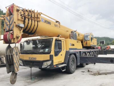 Xe cẩu bánh lốp 260 tấn XCMG QAY260