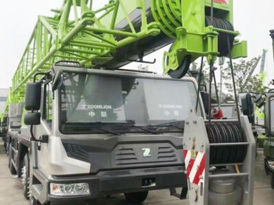 Xe cẩu bánh lốp 90 tấn Zoomlion QY90V