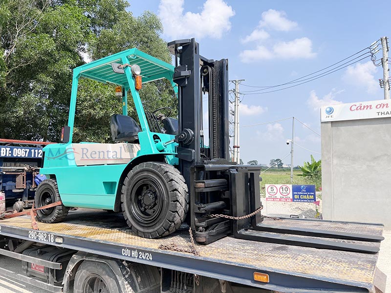 xe nâng hàng 5 tấn