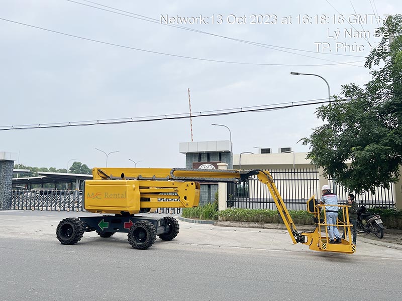 xe nâng người boomlift cần gấp 16m làm việc
