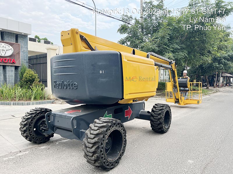 xe nâng người boomlift cần gấp 16m làm việc