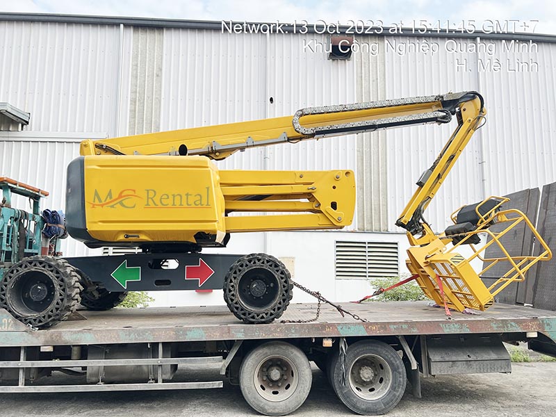 vận chuyển xe nâng người boomlift 16m làm việc