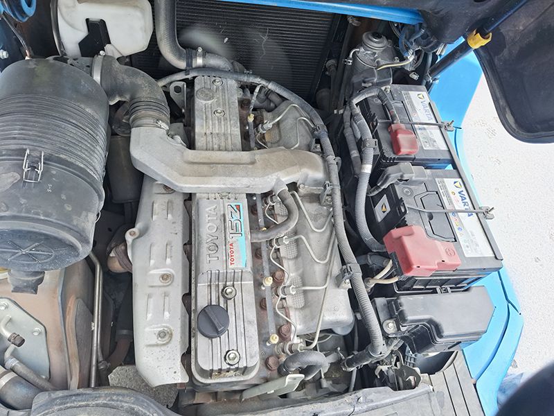 động cơ đốt trong của xe nâng hàng toyota