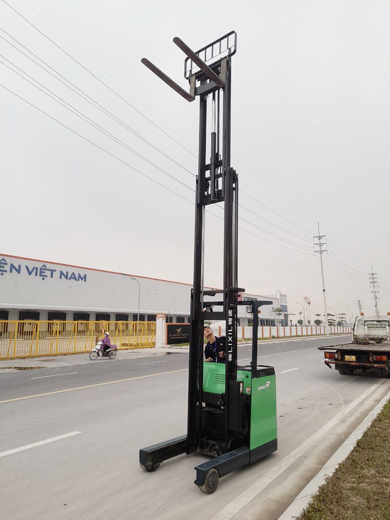 xe nâng điện đứng lái 1,5 tấn
