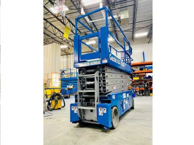 Mẫu xe nâng người cắt kéo thân hẹp Genie GS3232