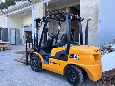 Hyundai 3.5 tấn DE35-7
