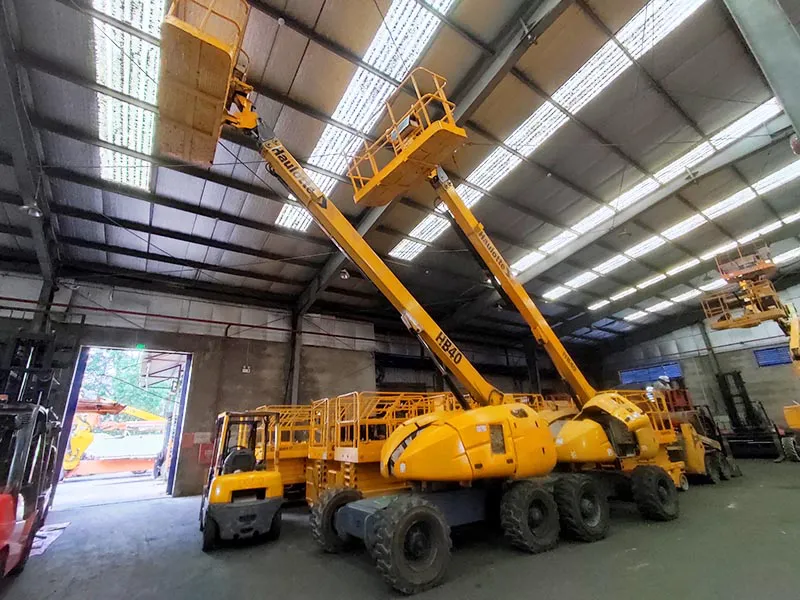 Xe nâng người Boom Lift cần gấp khúc