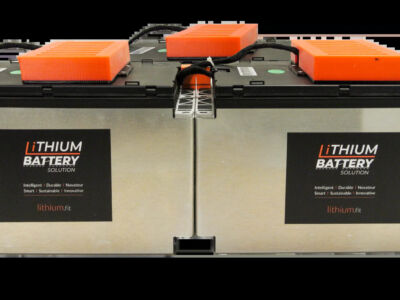 phụ tùng xe nâng người - ắc quy xe nâng người