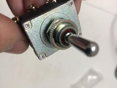 Phụ tùng xe nâng người- công tắc chống nước 6 chân chuyển chế độ 2