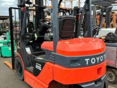 Xe nâng hàng 2.5 tấn điện Toyota 40-8FB25