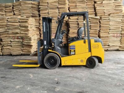 Komatsu 3 tấn FE30-2
